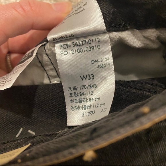 Levi’s 501 Cutoffs- Black- W33 - Picture 10 of 11